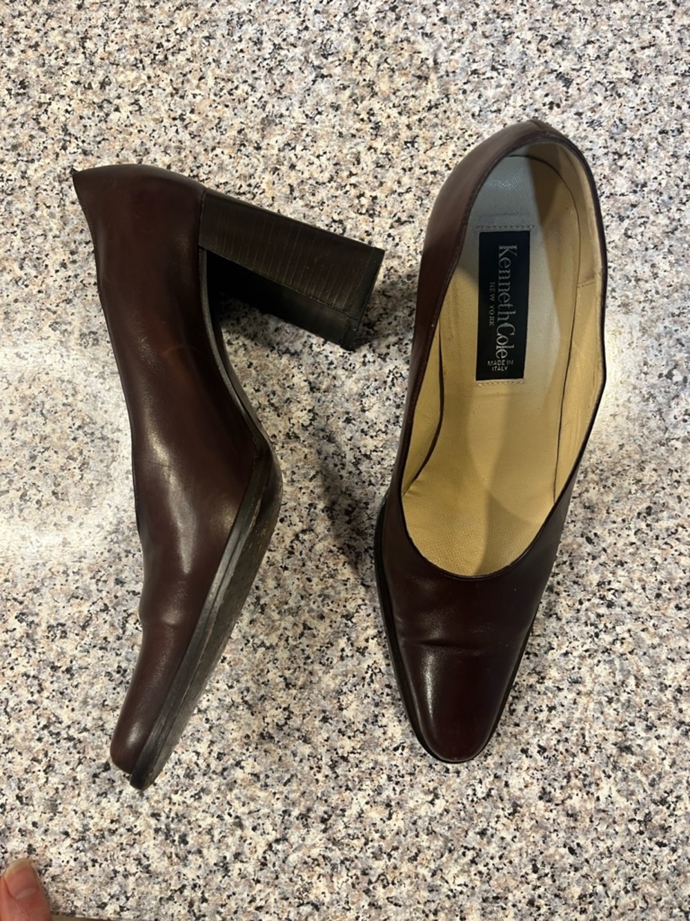 Vintage 90s pump by Kennith Cole